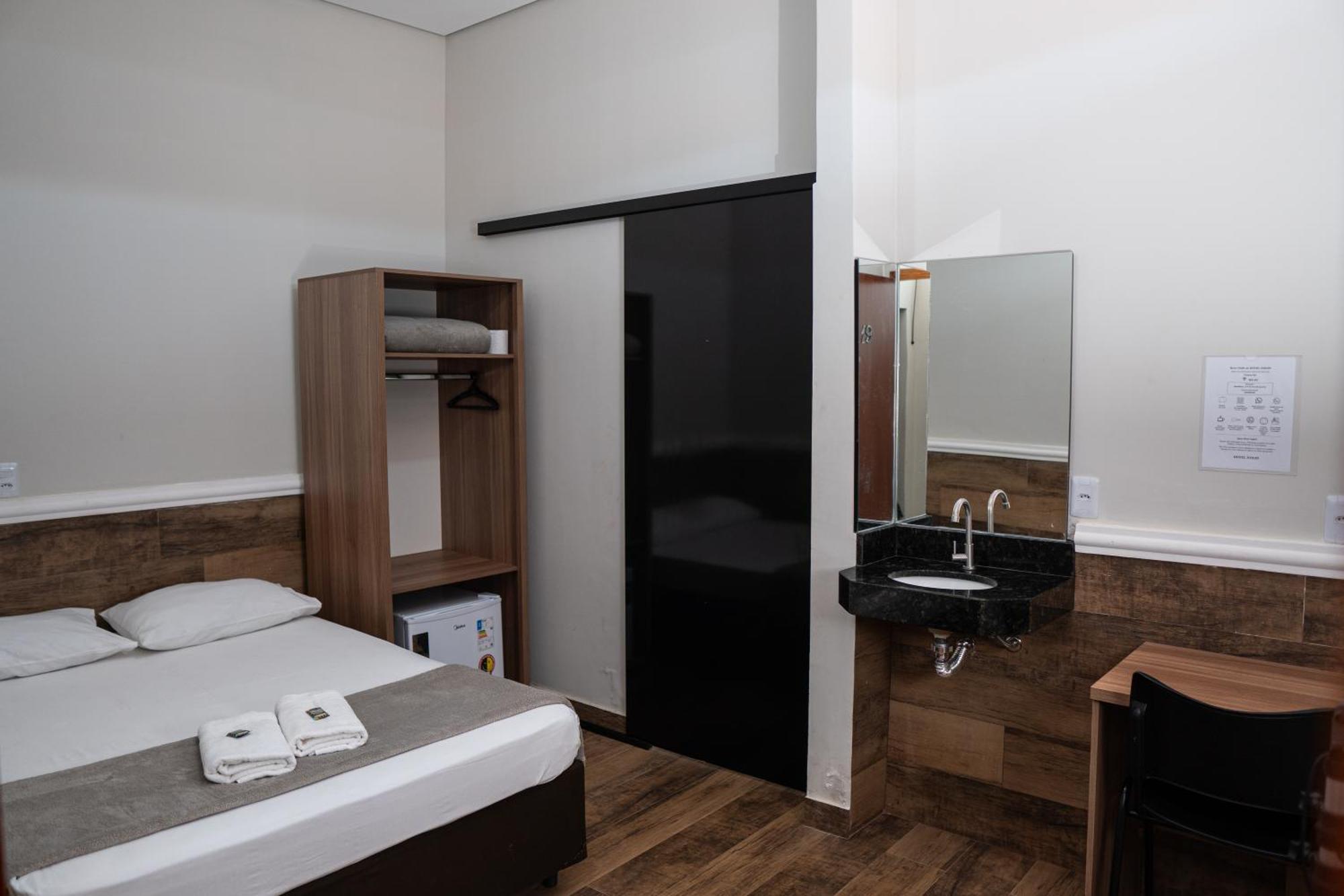 Hotel Nixon Proximo, Rodoviaria, Prefeitura E A Matriz Central Itai  Экстерьер фото